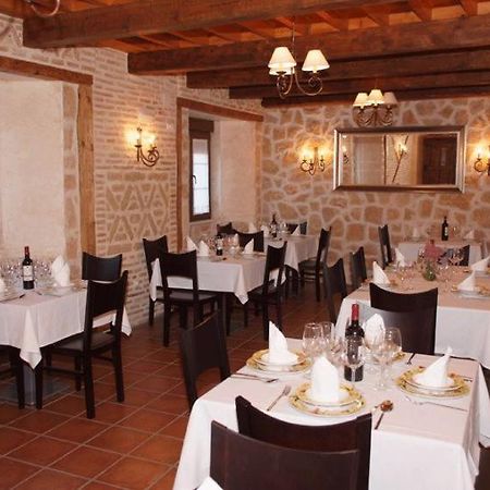 拉卡松纳德多尼亚佩特拉酒店 Villarmentero de Campos 外观 照片