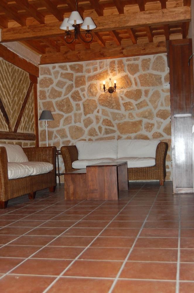 拉卡松纳德多尼亚佩特拉酒店 Villarmentero de Campos 外观 照片