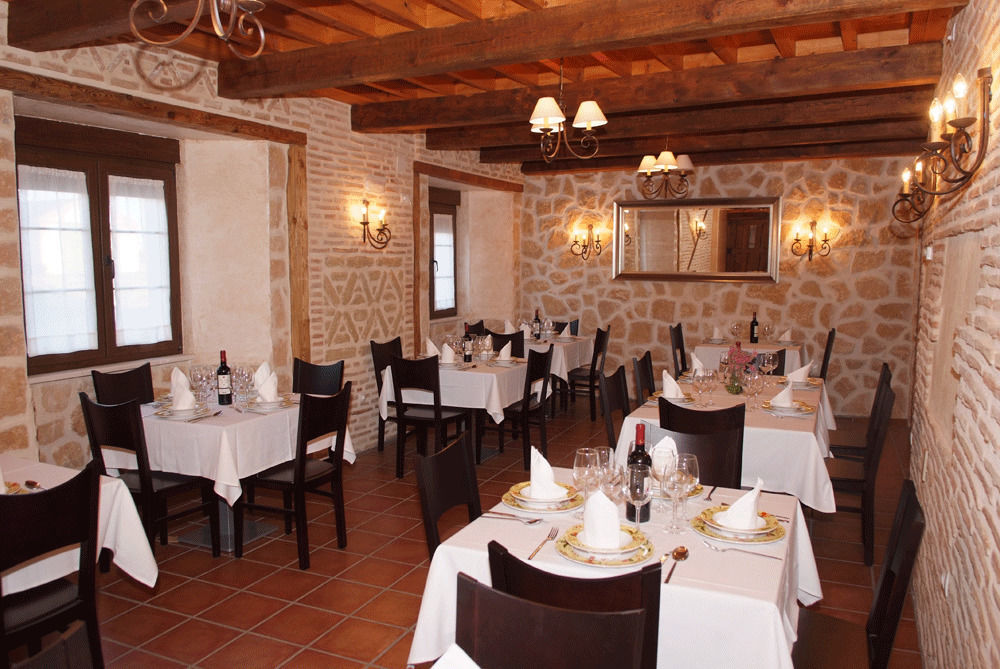 拉卡松纳德多尼亚佩特拉酒店 Villarmentero de Campos 外观 照片