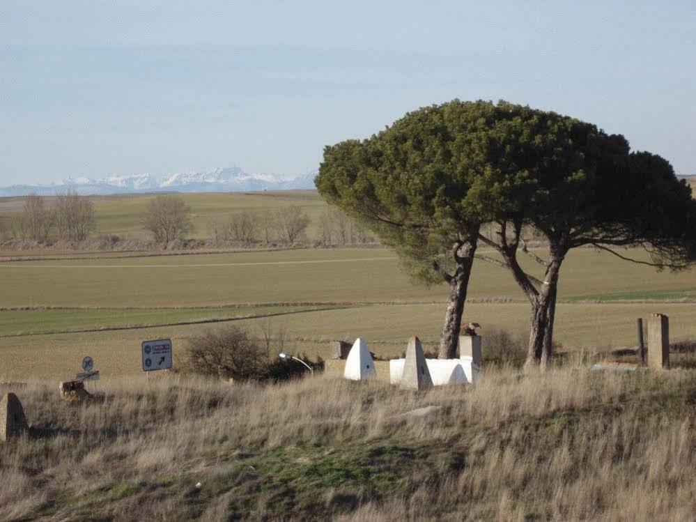 拉卡松纳德多尼亚佩特拉酒店 Villarmentero de Campos 外观 照片